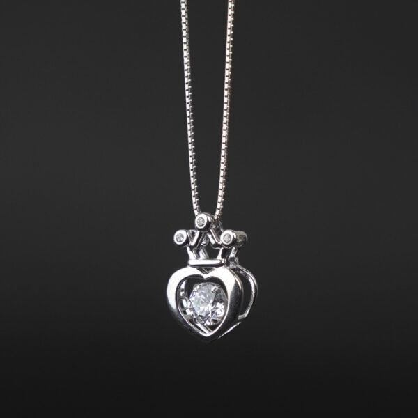 Sterling Silver Queen Pendant with Moving Zircon Stone